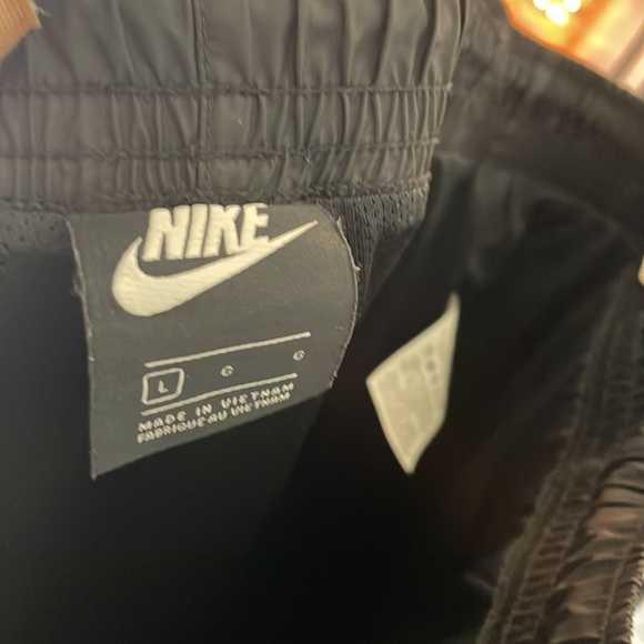 🔥Nike Joggers NWOT Size: Large🔥 - Picture 11 of 12